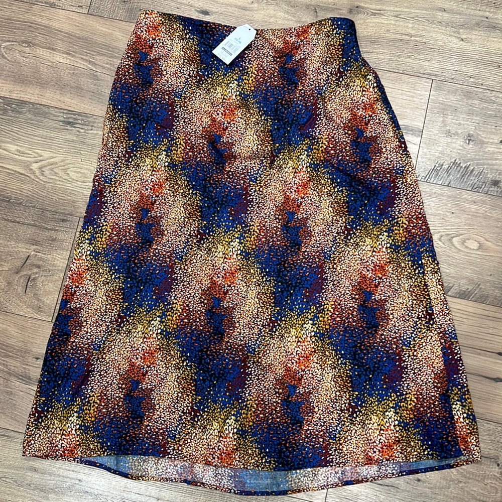NWT MIDI Skirt Elastic Waist